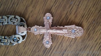 Продам золотой крест с четырьмя брильянтами.Вес 29 грамм. проба 585