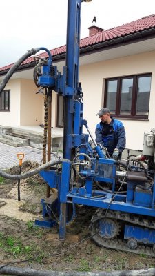 Бурение скважин глубиной до 300 метров.
